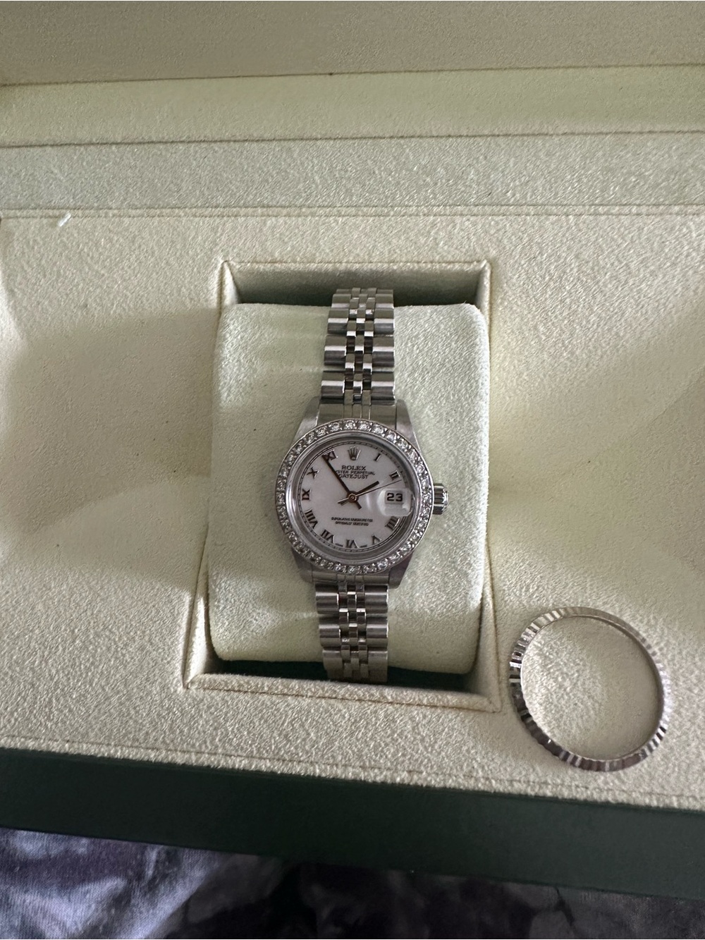 Ladies Rolex DateJust with diamond bezel also 18kt fluted bezel - Picture 2 of 11